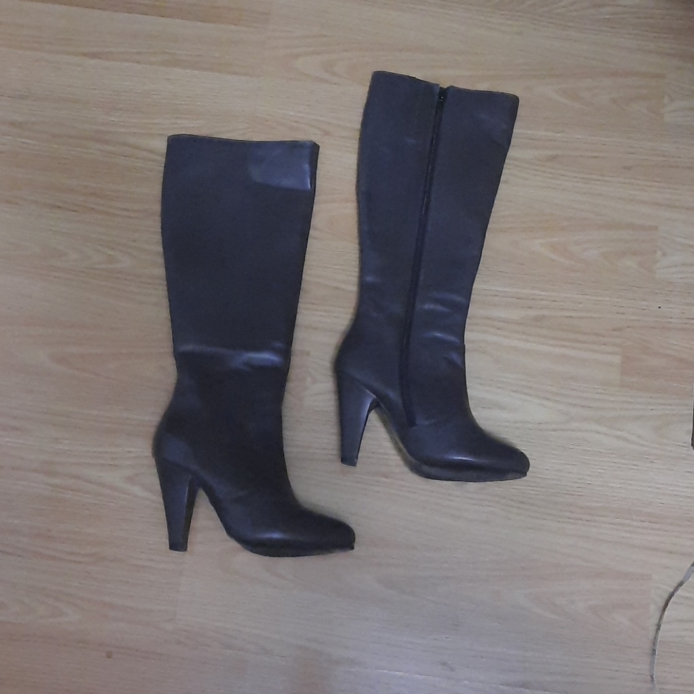 Le Chateau boots